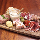 皆でつまんでワイワイ乾杯◎お酒が進むお料理を多彩にご用意しております♪