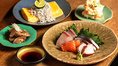 【金沢港直送の新鮮な魚介料理】当店では、金沢港から直送された新鮮な魚介を使用した炉端焼きや魚料理を提供しています。海の恵みを存分に感じられる贅沢な一皿は、食材本来の旨みを引き出した調理法で仕上げています！