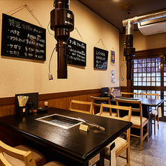 テーブル席あります。