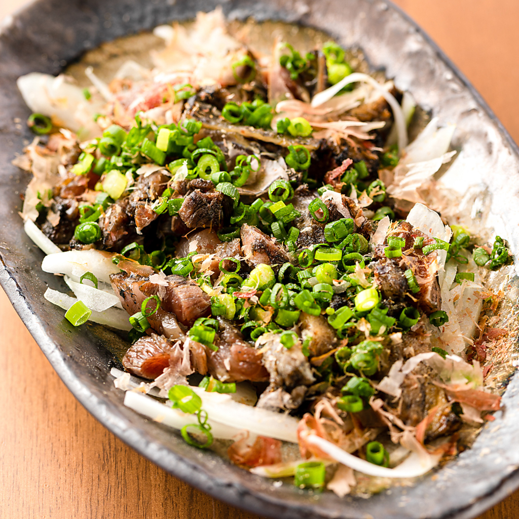 地鶏のもも焼きや地鶏のたたきポン酢などューシーで歯応えのある九州地鶏を使用した逸品が充実！