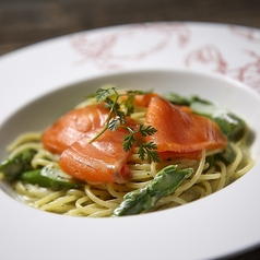 スモークサーモンとアスパラのクリームジェノベーゼ(3/10~)