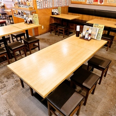 各種テーブル席を多数取り揃えております。ご宴会に最適★楽しくワイワイお食事できます。同僚やご友人とお気軽にご来店ください！
