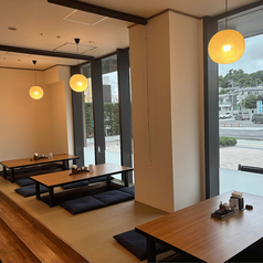 本物の和を感じられる、掘りごたつ席。足元まで落ち着く空間で、冬は床暖房付き。瀧さわ家でも特に人気のお席です。