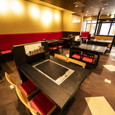 【最大60名様の店舗貸切】50～60名様までの店舗貸切が可能。広々とした空間で、賑やかなパーティーに最適。