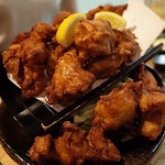 ロッキーおすすめの鶏唐揚げ！サクサクジューシーなボリュームのある唐揚げはお酒との相性バッチリ◎