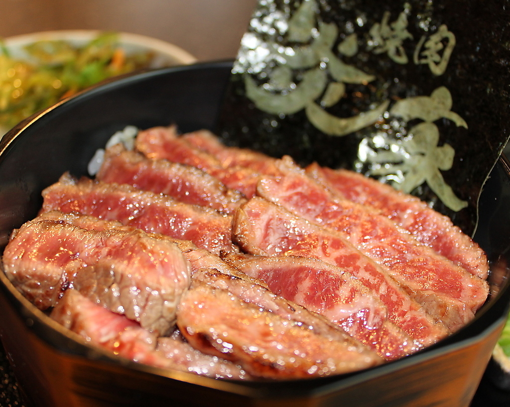 平日祝ランチ　営業中！好評の数量限定肉まぶし