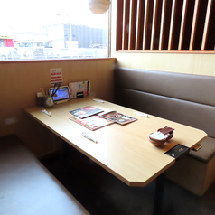 落ち着いた雰囲気の店内は様々なシーンに◎ソファー席だからお子様連れでも安心★