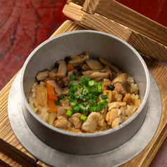 鶏五目釜飯/牛すじ釜飯　各
