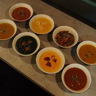 スパイス香る本格的なインドカレーは食欲をそそります♪