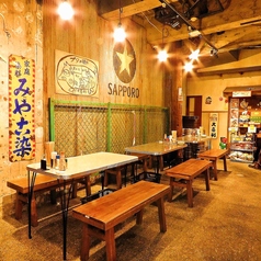 昭和の懐かしい商店街の様な雰囲気のテーブル席が人気！駄菓子もあって、昭和の時代に戻った様な雰囲気がお楽しみ頂けます！