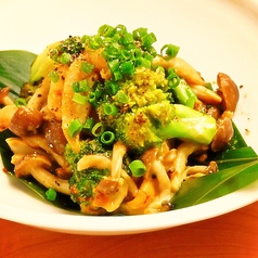 つぶ貝と野菜の練り雲丹炒め