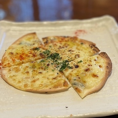 カリカリチーズのおつまみピザ
