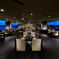 ロマンティックな夜景を楽しむレストラン&バー