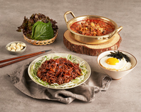 厚切り豚肉と本場韓国の味をご堪能ください！