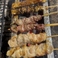 炭火で、香ばしく焼き上げる焼き鳥です。