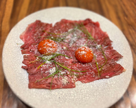 イチボ炙りユッケ　1680円税込