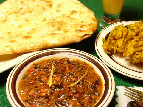 本格カレーと焼たてのナンがオススメのお店