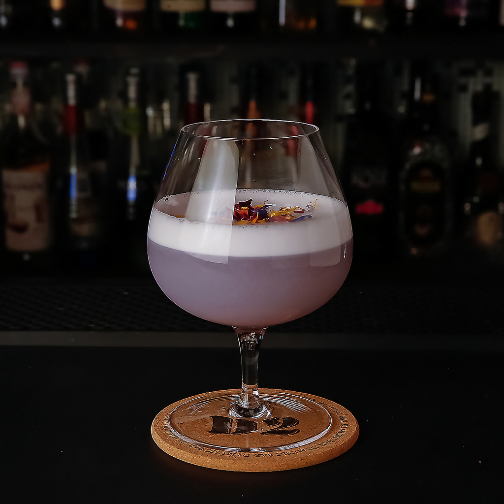 儚げな薄紫色と優しい泡が美しい。和のテイストを感じる繊細な味わい。幻想的なひとときを彩ります。