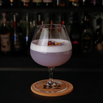 儚げな薄紫色と優しい泡が美しい。和のテイストを感じる繊細な味わい。幻想的なひとときを彩ります。