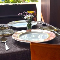 店内は開放感のある空間になっております。