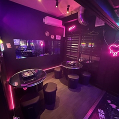 フロアのテーブル席を合わせることで、10名様の女子会やサークル飲み、20名様の会社宴会や歓送迎会など、シーンに合わせたお席をご用意いたします！