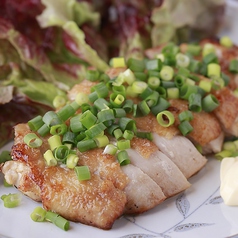 鶏もも肉の岩塩焼き