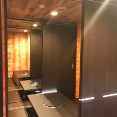 扉で区切られた個室は、宴会におすすめ！掘りごたつでゆったりと寛げる空間です。歓迎会、親睦会、忘年会、新年会、送別会など、様々なシーンでご利用いただけます！