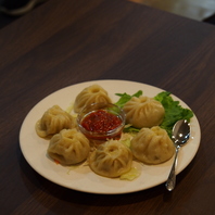ネパール料理や焼きたてナン、お得なセットもおすすめ◎