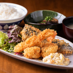 ミックスフライ定食［小鉢・味噌汁］