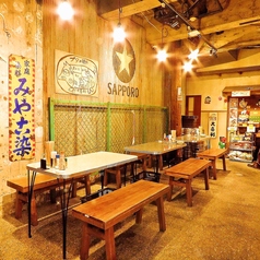 昭和風の下町風情が魅力の店内です◎お通しや席料も一切ない気軽に楽しめるやきとん大衆酒場が魅力！