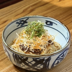 肉うに 1貫/和牛冷やし坦々麺 各