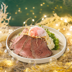 ローストビーフポテサラ温玉のせ