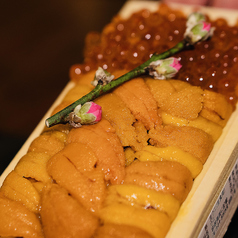 【グループでの宴会も大歓迎♪】特上マグロと肉と煮込み!旨い料理を囲んで皆んなでワイワイ飲める店。