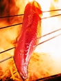 旬の鮮魚を豪快に炎を上げて藁で焼き上げる『藁焼き』は絶品です☆注文をいただいてから焼き上げますので、香りが引き立ちます！！ご予約は011-252-0028までお気軽にお問合せ下さい！！