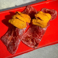 ウニのせ牛炙りにぎり 2貫
