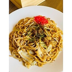 ボリュームたっぷり太麺ソース焼きそば