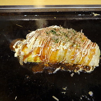 熱々の鉄板で焼き上げる！