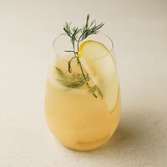 ディル香る洋梨のジンフィズ