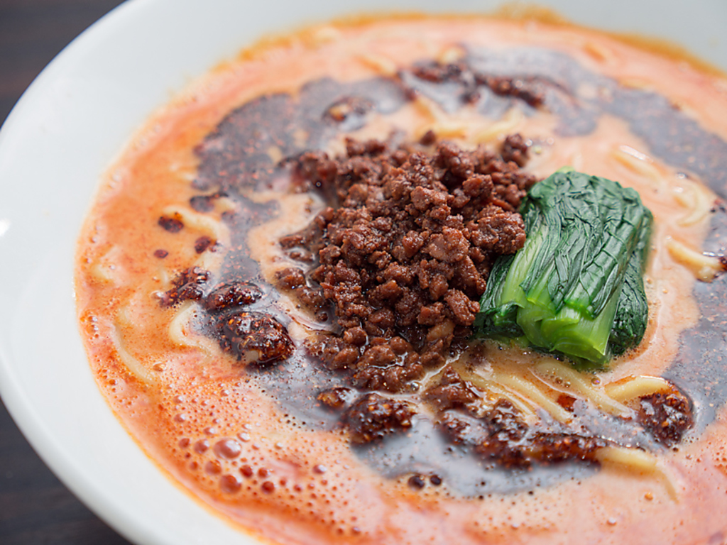 ランチの一番人気は、自慢の【坦々麺】