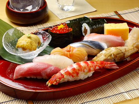 天然食材にこだわった、極上の寿司を大切な人とお召し上がりください。