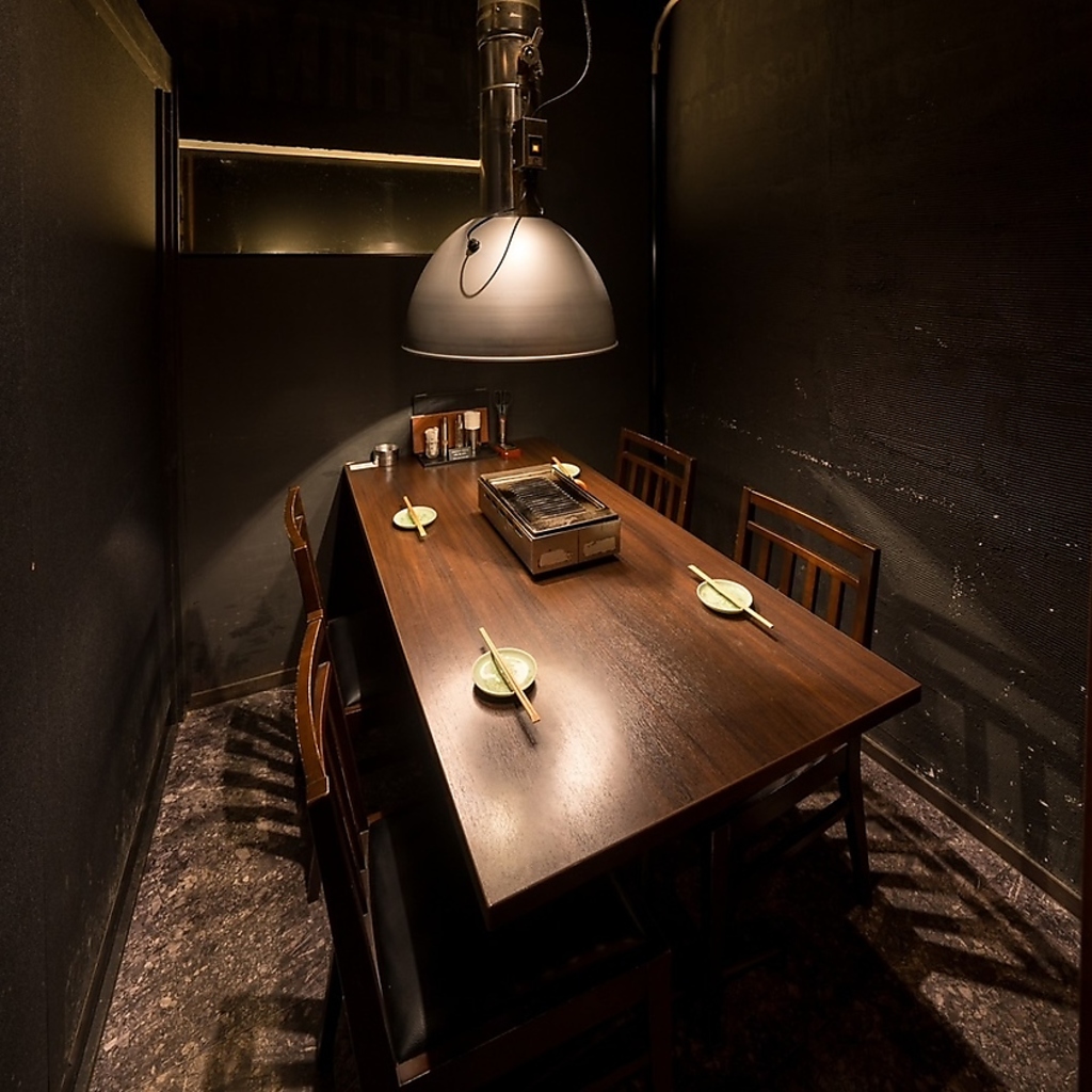 デートや特別なシーンにおすすめな個室。美味しい食事と楽しい会話で特別な時間をお過ごしください。