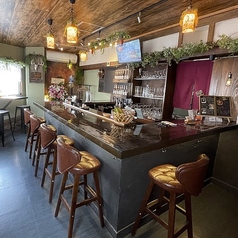 メインのコの時カウンター、ランチタイムは最大7席座れます