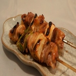 日本三大地鶏の串焼を秘伝タレで。お子様連れも大歓迎！ご家族で美味しい鶏料理を心ゆくまでどうぞ。