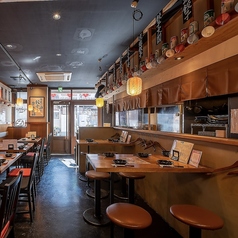 テーブル席は2名様掛けから4名様掛けをご用意しております。お席を連結すると最大18名様までご利用可能です◎各種飲み会や宴会にぜひ当店をご利用ください！