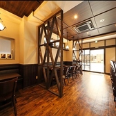 店内は完全禁煙となっております。お食事をされるお客様が快適に過ごせる空間を提供しています。タバコを吸われる際は、テラス席をご利用ください。