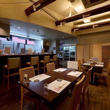 厳選地酒と馬刺し・米粉餃子の居酒屋 美酒佳肴 小料理 伝衛門 の雰囲気1