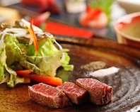 旬の逸品を取り揃えたコースメニューをご堪能ください。