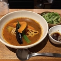 料理メニュー写真&nbsp;チキン、ポーク スープカレー(サラダ付)
