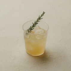 レモングラスとローズマリーのソルティドッグ