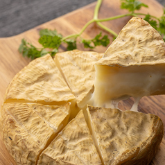 丸ごとカマンベール藁焼き